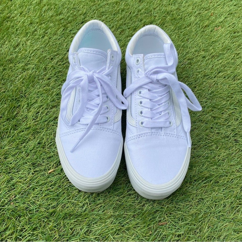 VANS WHITE PLATFORM SNEAKERS 8.5